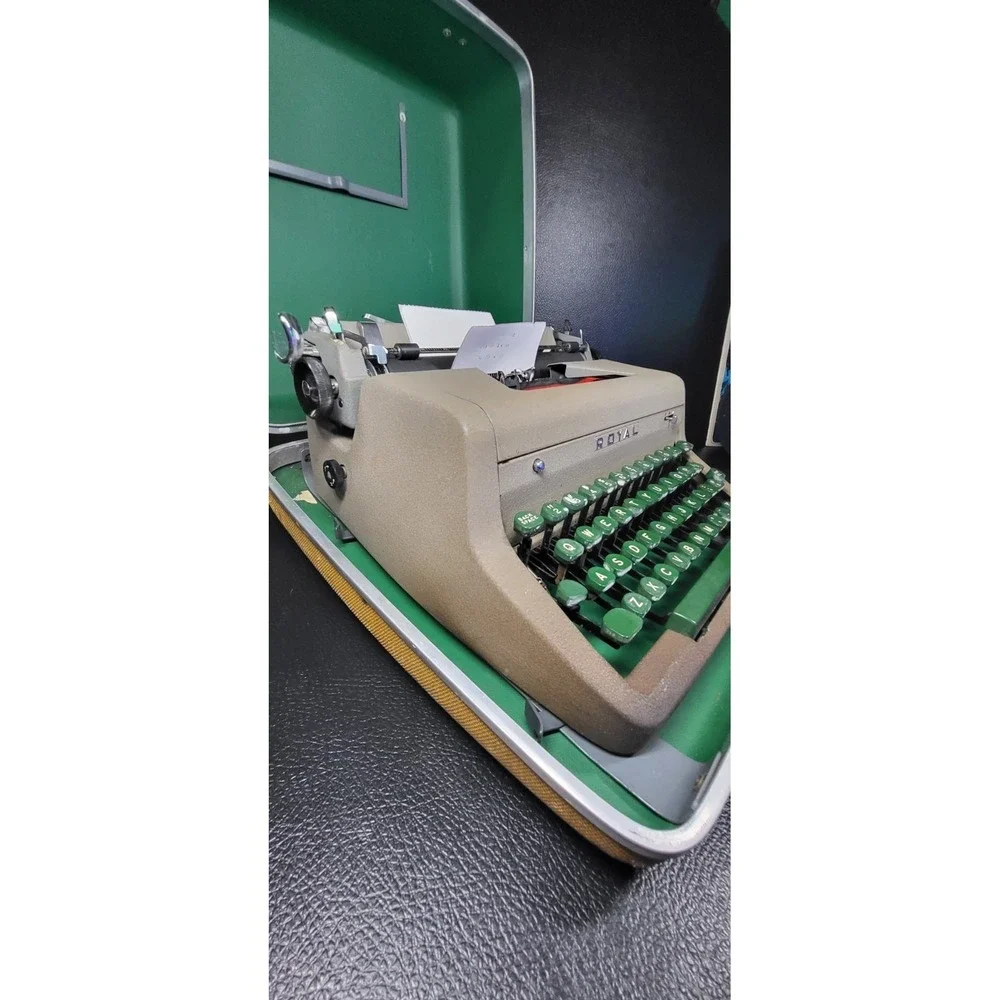Royal Quiet De Luxe Suit Case Typewriter Floating Green Keys/Original Case 1953